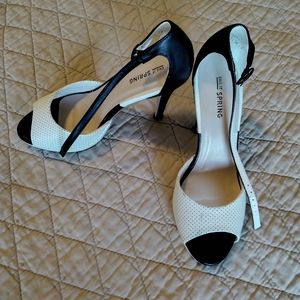 CALL IT SPRING Black & White Shoes, NEW with box 🌹🌹